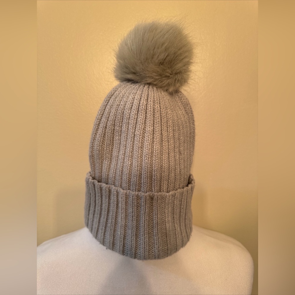 Divided By H&M Women’s Gray Beanie Pom Pom Ribbed Hat